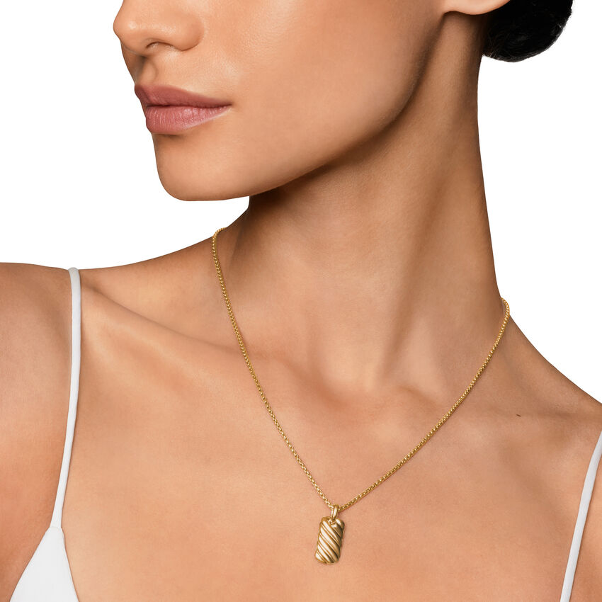 Petite Sculpted Cable Tag in 18K Yellow Gold, 24mm