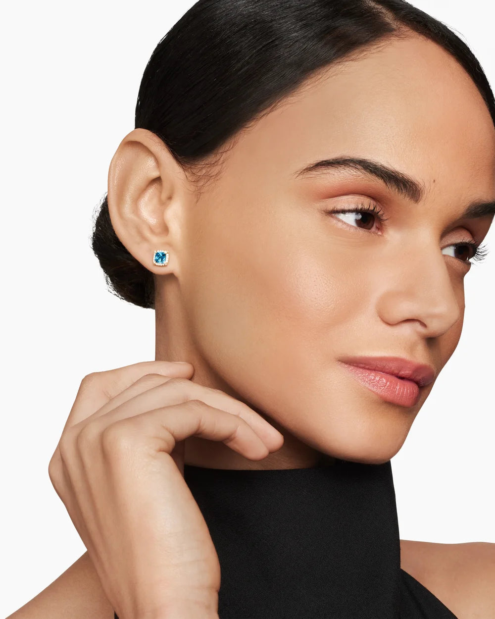 PETITE CHATELAINE® PAVÉ BEZEL STUD EARRINGS 18K Yellow Gold with Hampton Blue Topaz and Diamonds, 5mm