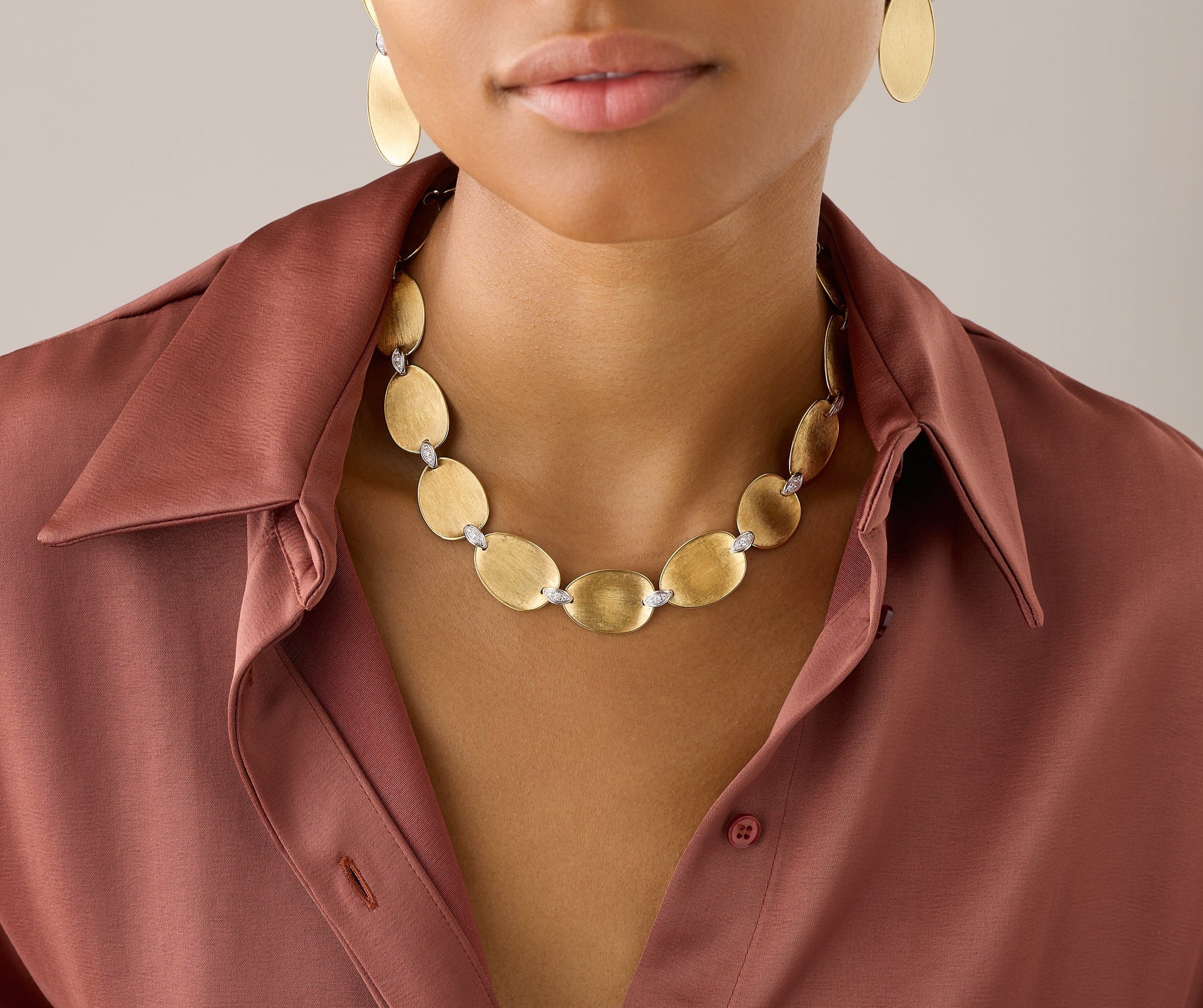 18K Yellow Gold Large Collar Necklace With Diamond Accents